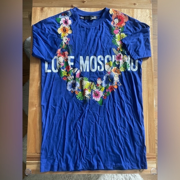 Love Moschino Dresses & Skirts - Love Moschino Oversized T-Shirt Dress with Luau Print, size 2